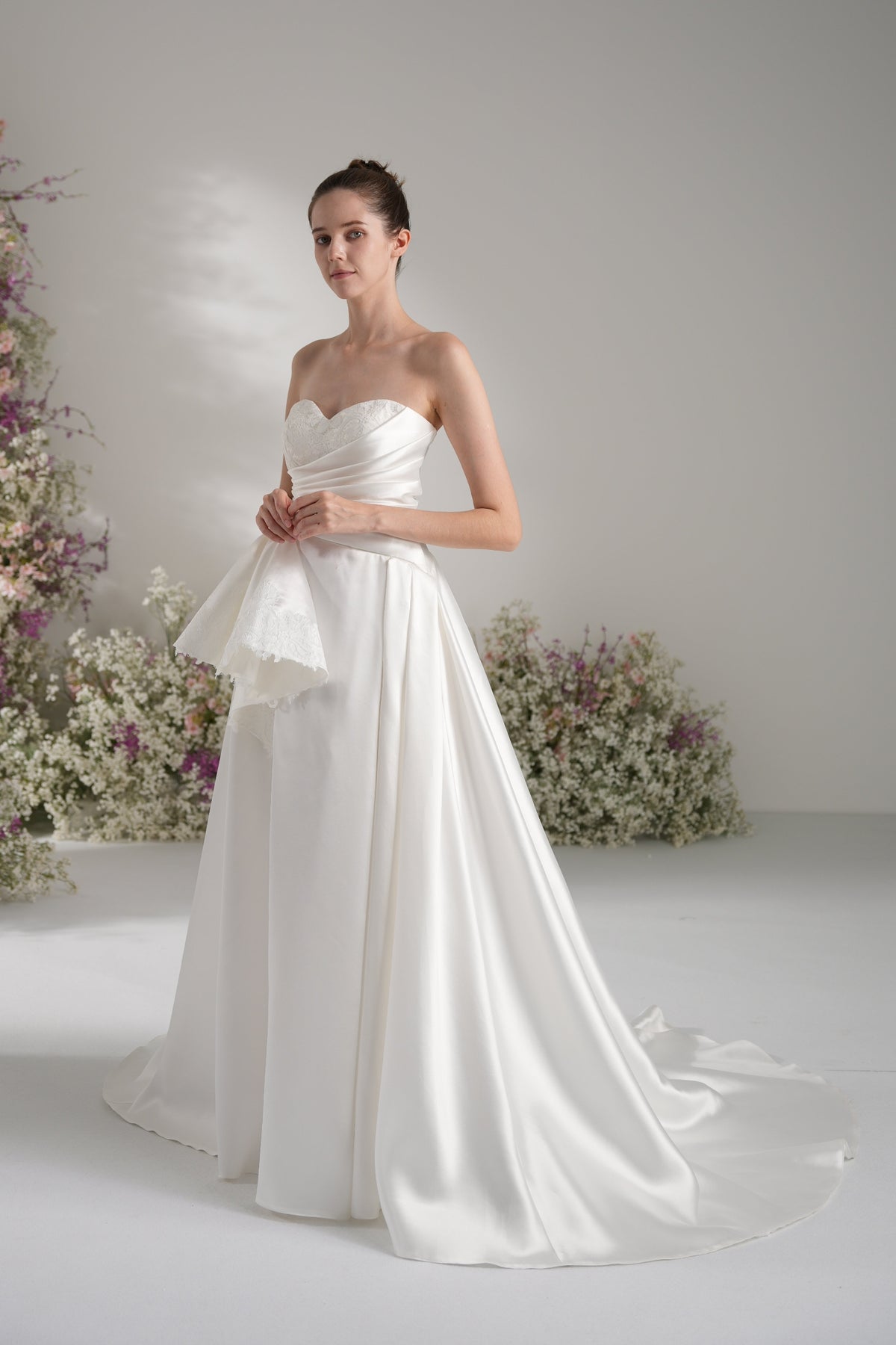 A-Line Sweetheart Sleeveless Lace Pleating Satin Wedding Dress with Court Train