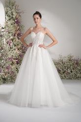 A-line Spaghetti Strap Sweetheart Sleeveless Lace Elegant Wedding Dress With Court Train