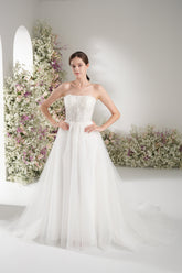 A-line Strapless Lace Beading Tulle Elegant Wedding Dress With Court Train