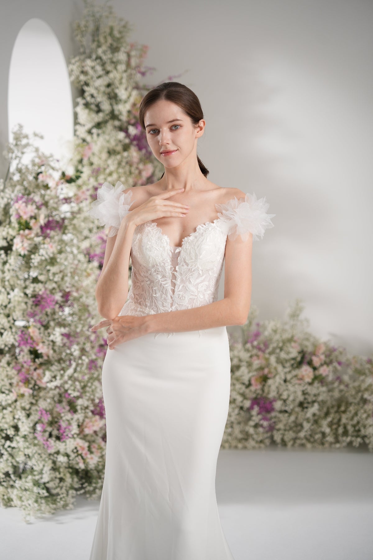 Trumpet/Mermaid Off-The-Shoulder Sleeveless Lace Applique Sexy Wedding Dress With Court Train