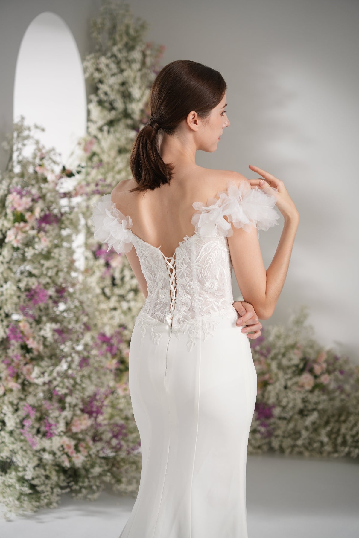 Trumpet/Mermaid Off-The-Shoulder Sleeveless Lace Applique Sexy Wedding Dress With Court Train