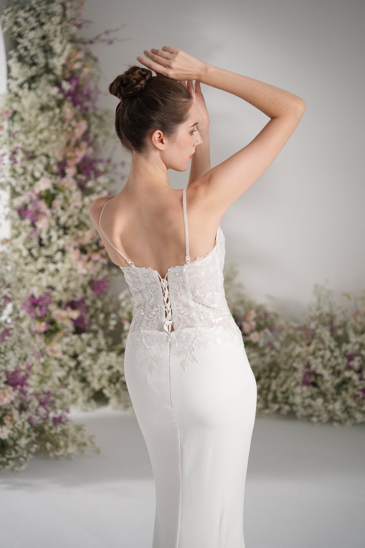 Trumpet/Mermaid Spaghetti Strap Deep V Sleeveless Lace Applique Wedding Dress With Court Train