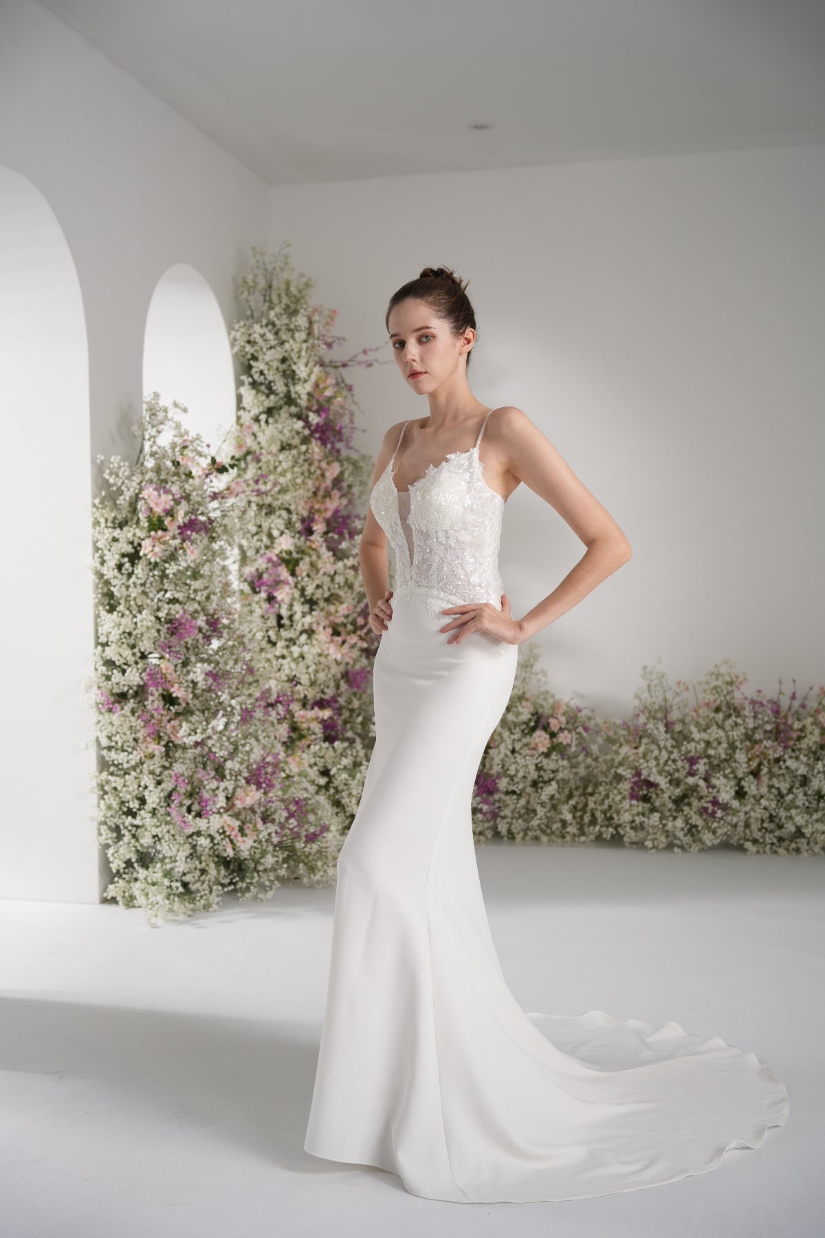 Trumpet/Mermaid Spaghetti Strap Deep V Sleeveless Lace Applique Wedding Dress With Court Train