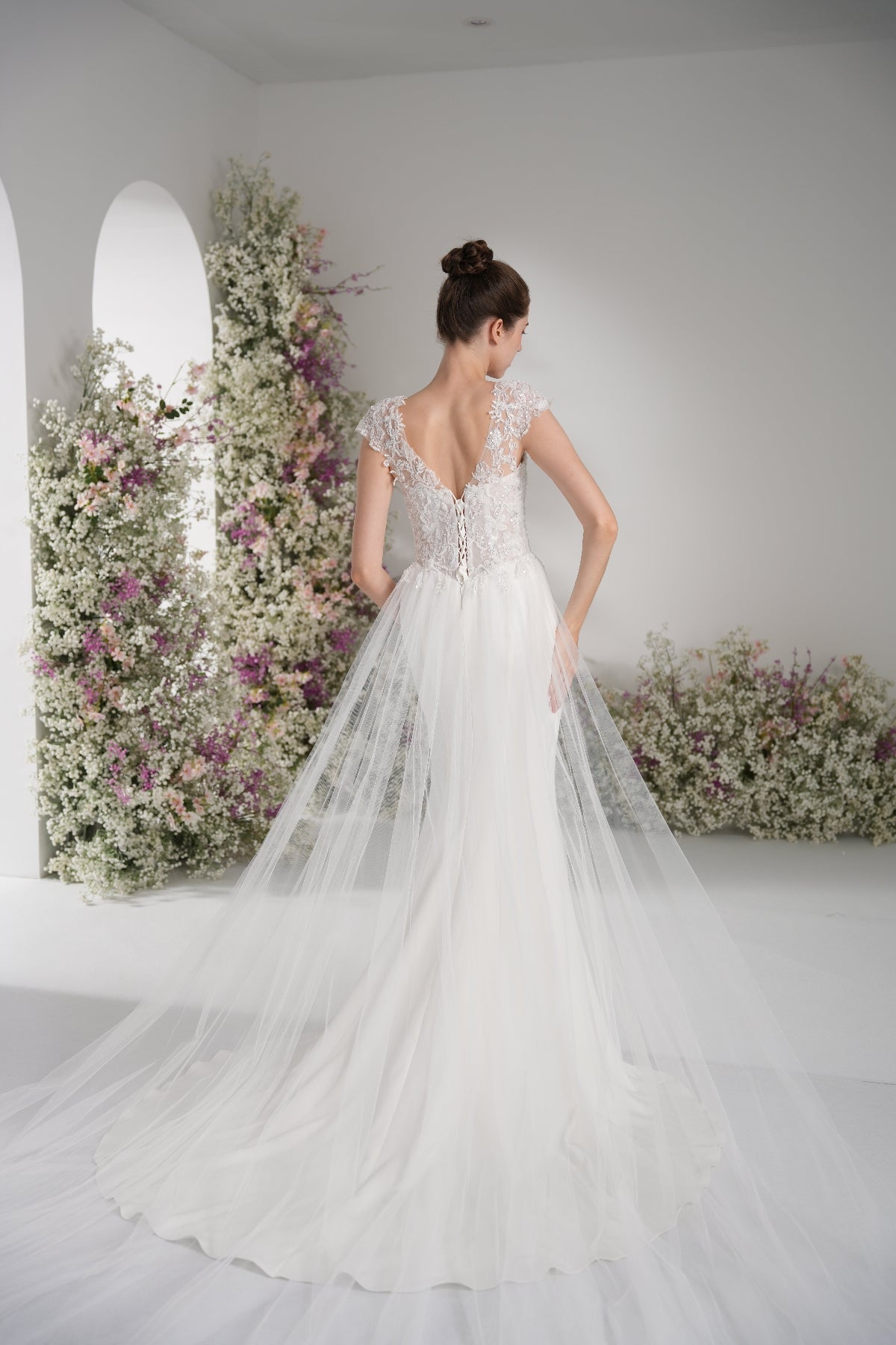 Trumpet/Mermaid V-neck sleeveless beading lace cape wedding dress With Court Train
