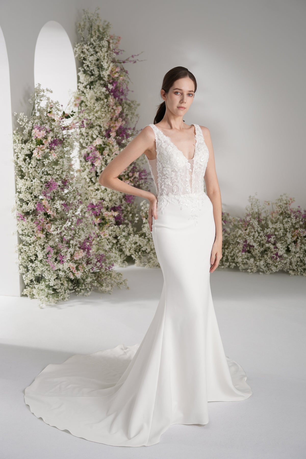Trumpet/Mermaid Spaghetti Strap Deep V Neck Sleeveless Lace Applique Sexy Wedding Dress With Court Train