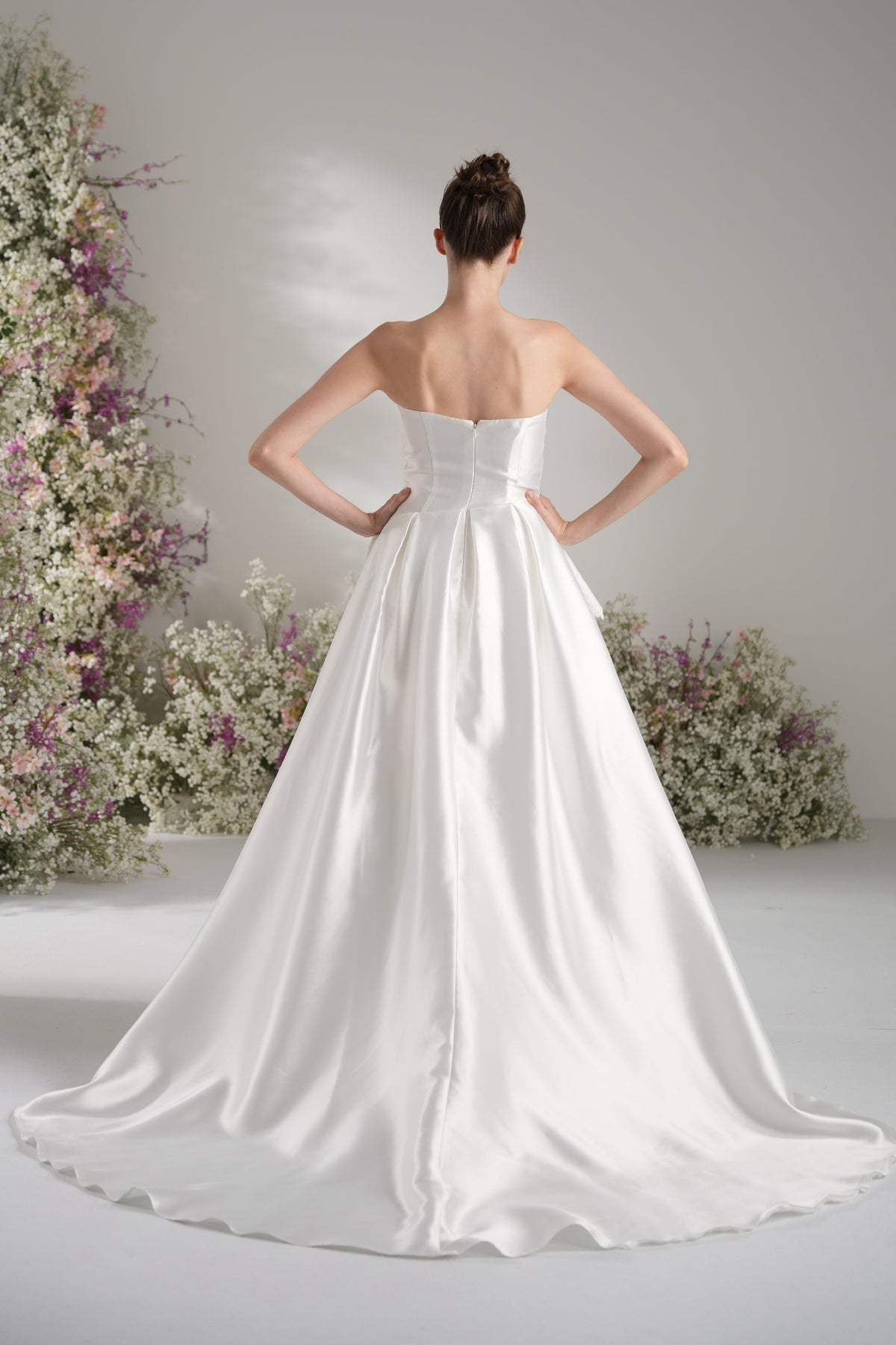 A-Line Sweetheart Sleeveless Lace Pleating Satin Wedding Dress with Court Train