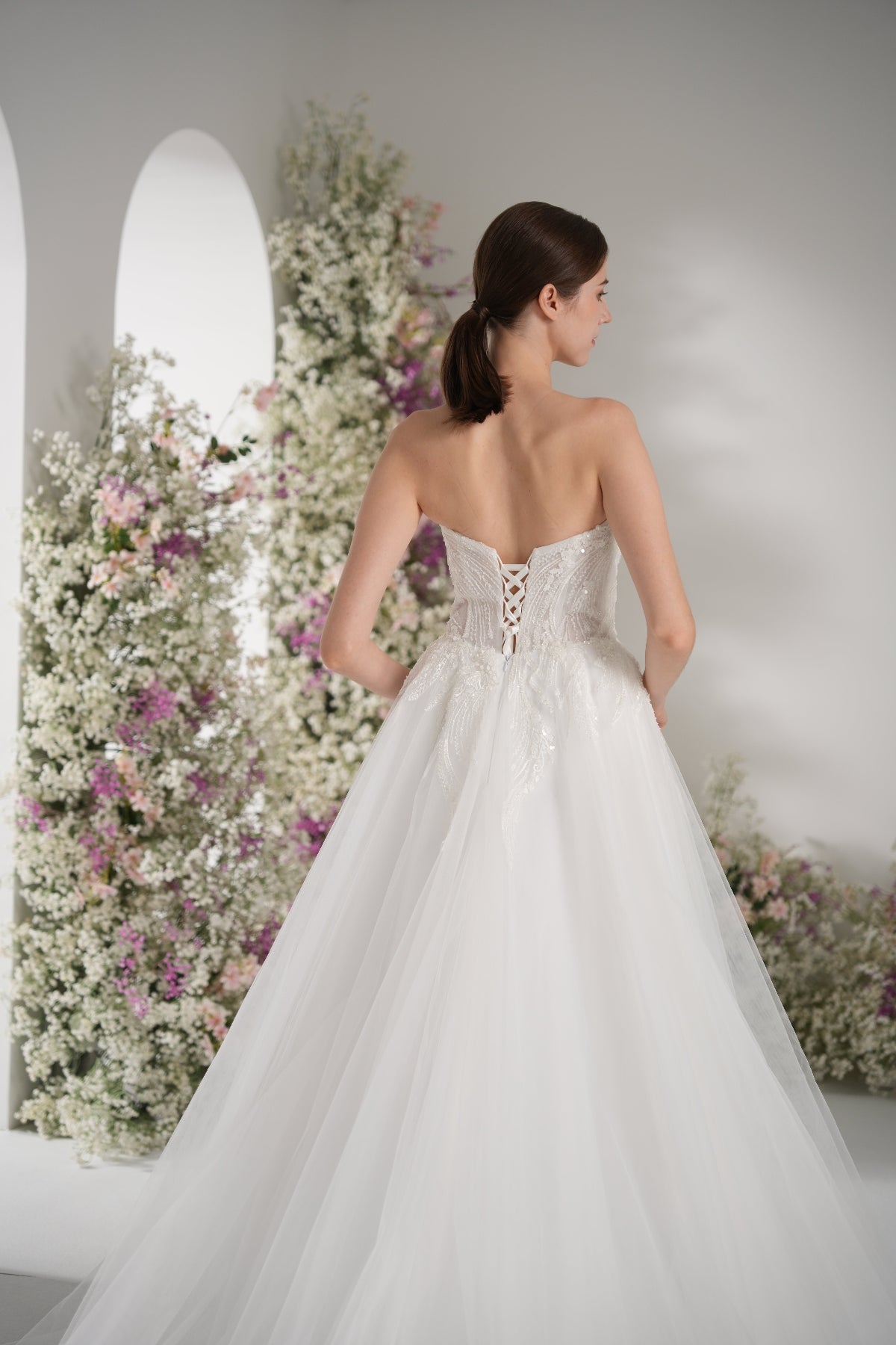 A-line Strapless Lace Beading Tulle Elegant Wedding Dress With Court Train
