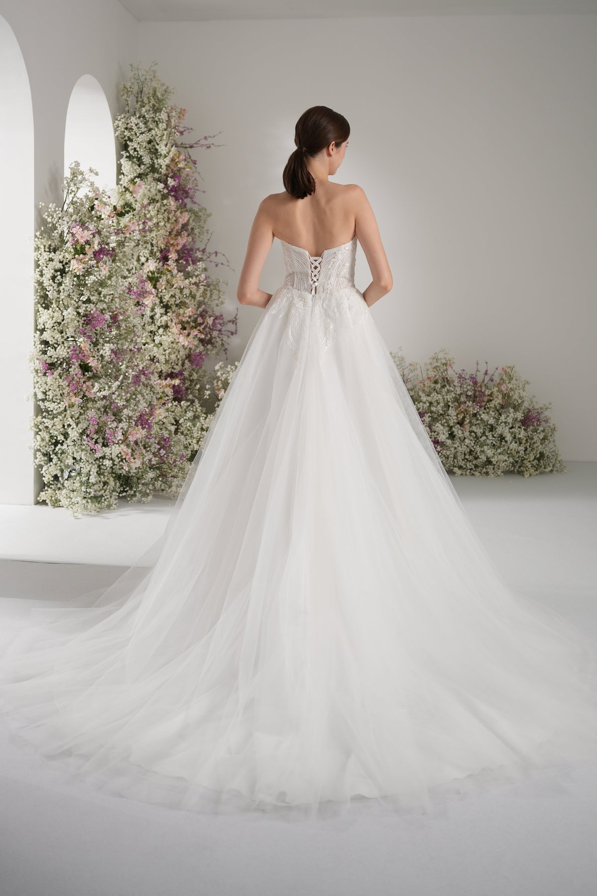 A-line Strapless Lace Beading Tulle Elegant Wedding Dress With Court Train