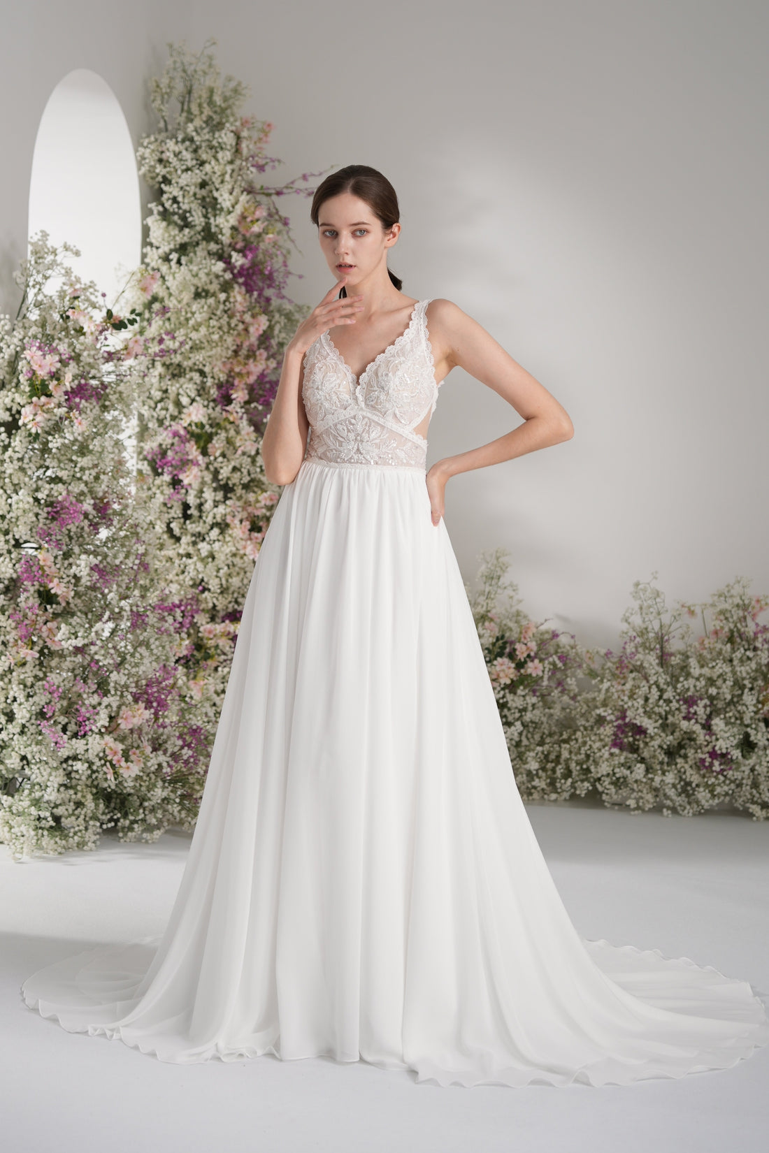 A-line V-neck Sleeveless Luxurious Lace Wedding Dress With Court Train