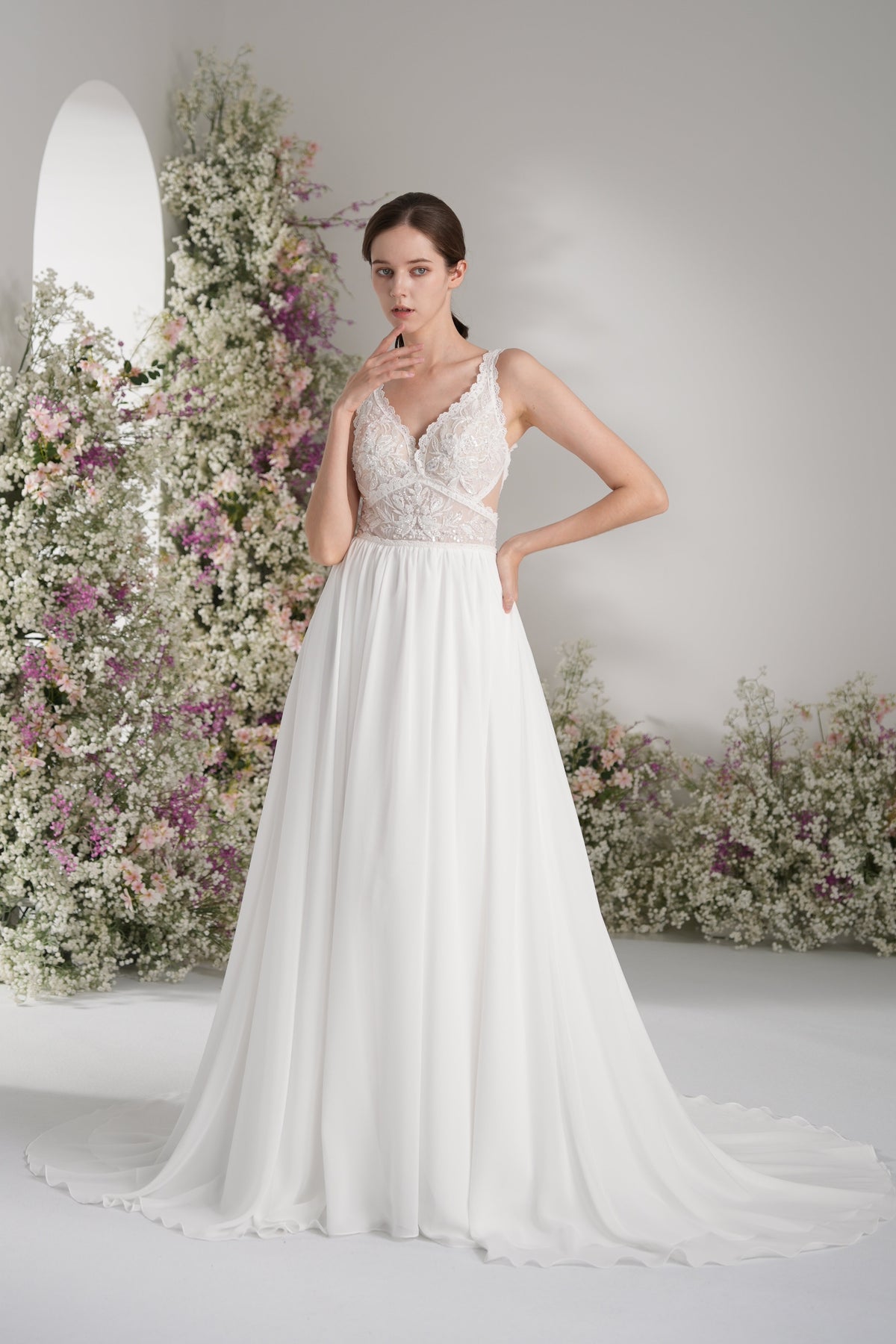 A-line V-neck Sleeveless Luxurious Lace Wedding Dress With Court Train