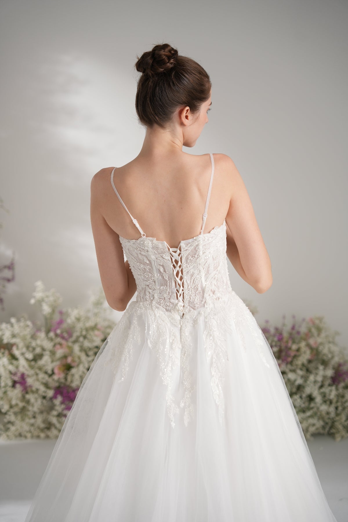 A-line Spaghetti Strap Sweetheart Sleeveless Lace Elegant Wedding Dress With Court Train