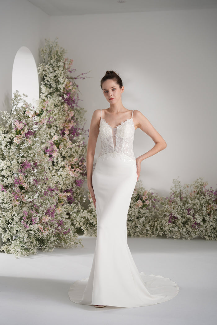 Trumpet/Mermaid Spaghetti Strap Deep V Sleeveless Lace Applique Wedding Dress  With Court Train
