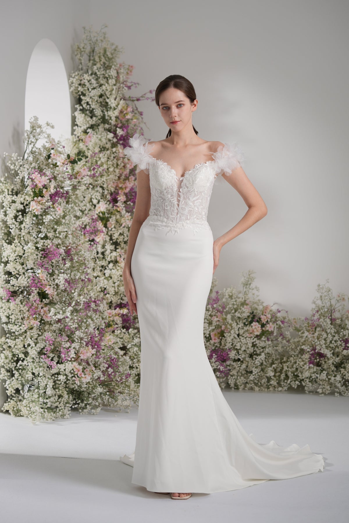 Trumpet/Mermaid Off-The-Shoulder Sleeveless Lace Applique Sexy Wedding Dress  With Court Train