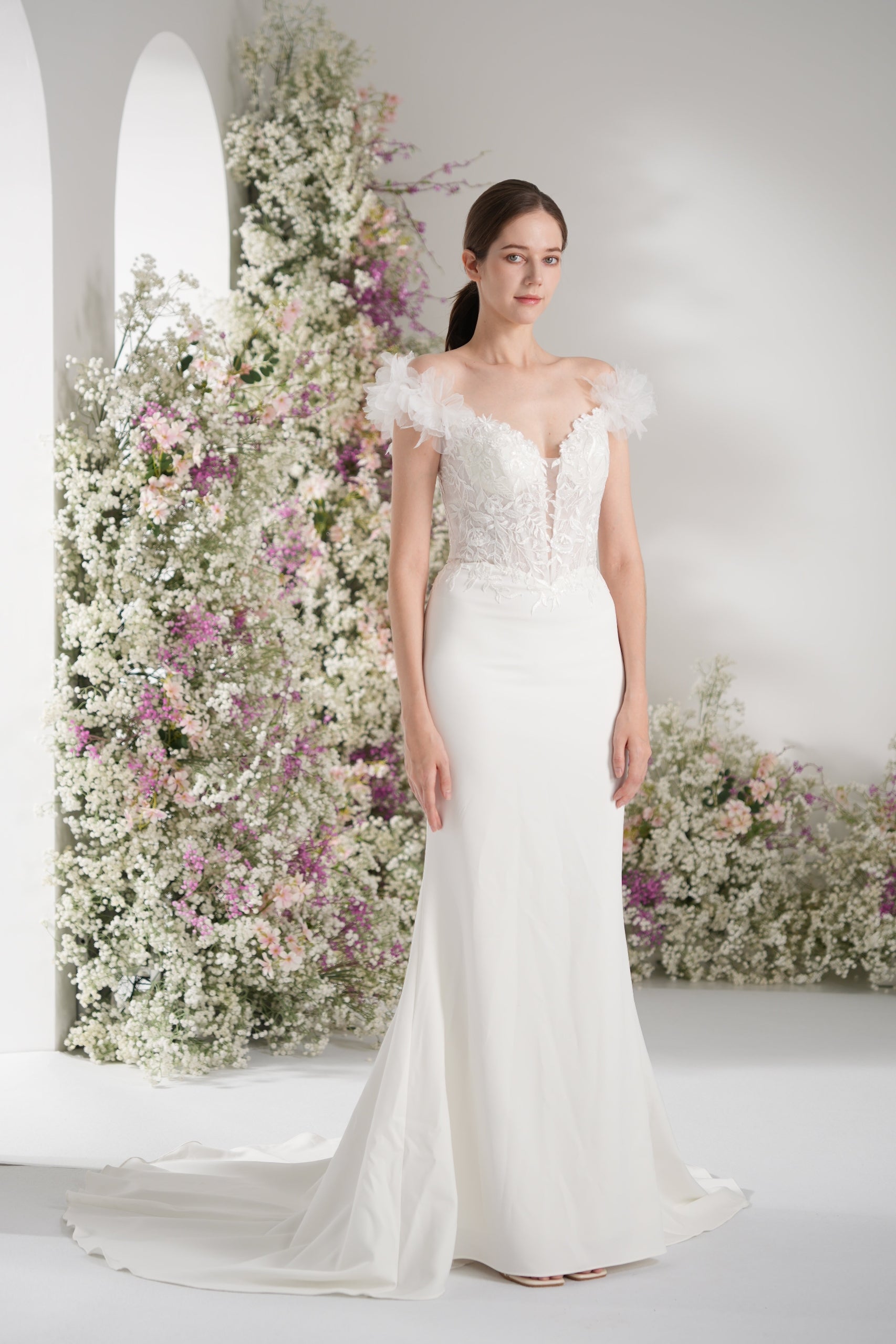 Trumpet/Mermaid Off-The-Shoulder Sleeveless Lace Applique Sexy Wedding Dress  With Court Train
