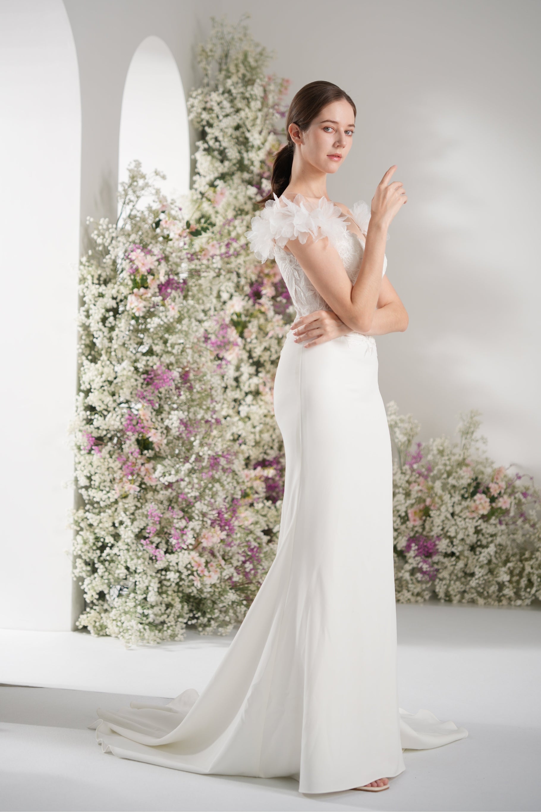 Trumpet/Mermaid Off-The-Shoulder Sleeveless Lace Applique Sexy Wedding Dress  With Court Train