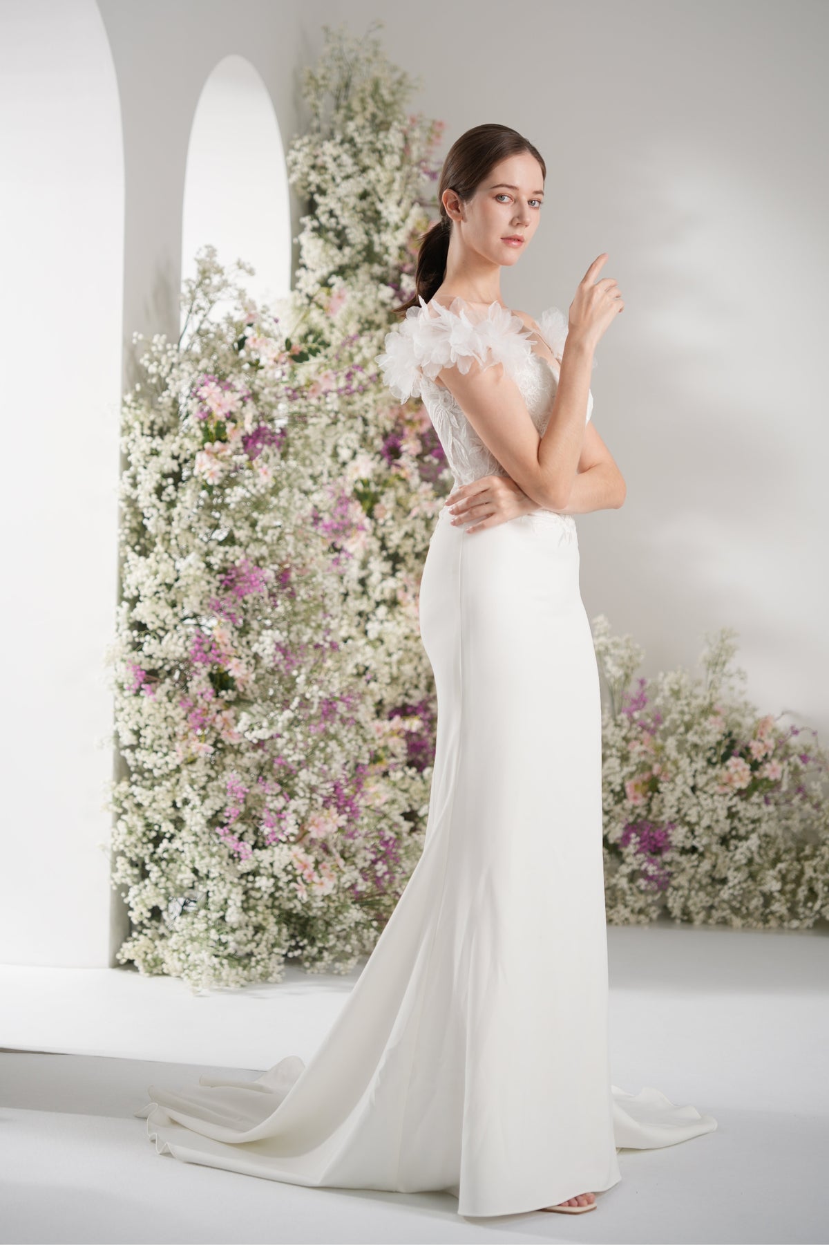 Trumpet/Mermaid Off-The-Shoulder Sleeveless Lace Applique Sexy Wedding Dress  With Court Train