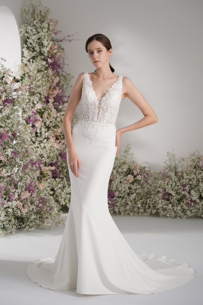 Trumpet/Mermaid Spaghetti Strap Deep V Neck Sleeveless Lace Applique Sexy Wedding Dress  With Court Train