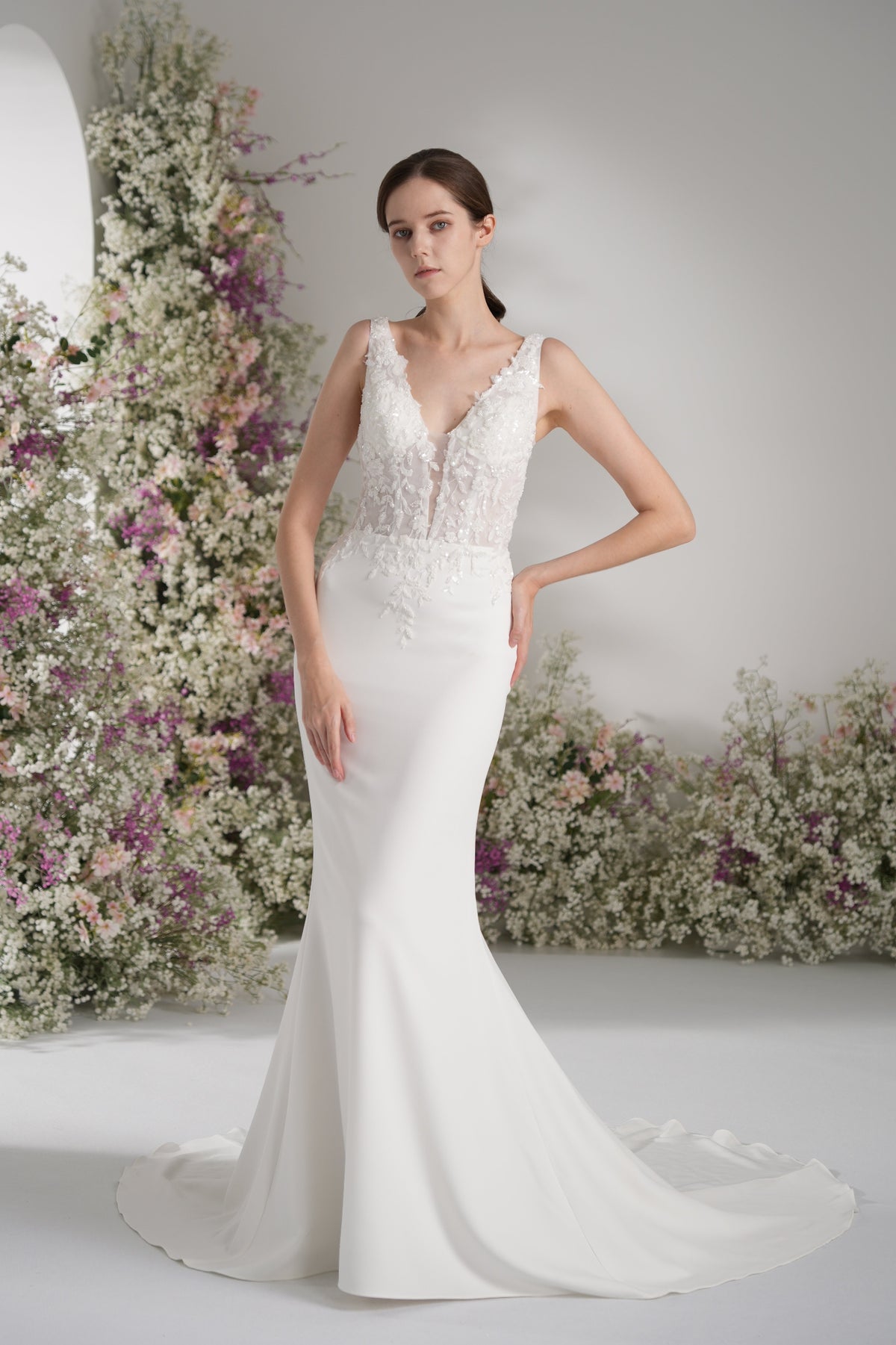Trumpet/Mermaid Spaghetti Strap Deep V Neck Sleeveless Lace Applique Sexy Wedding Dress  With Court Train