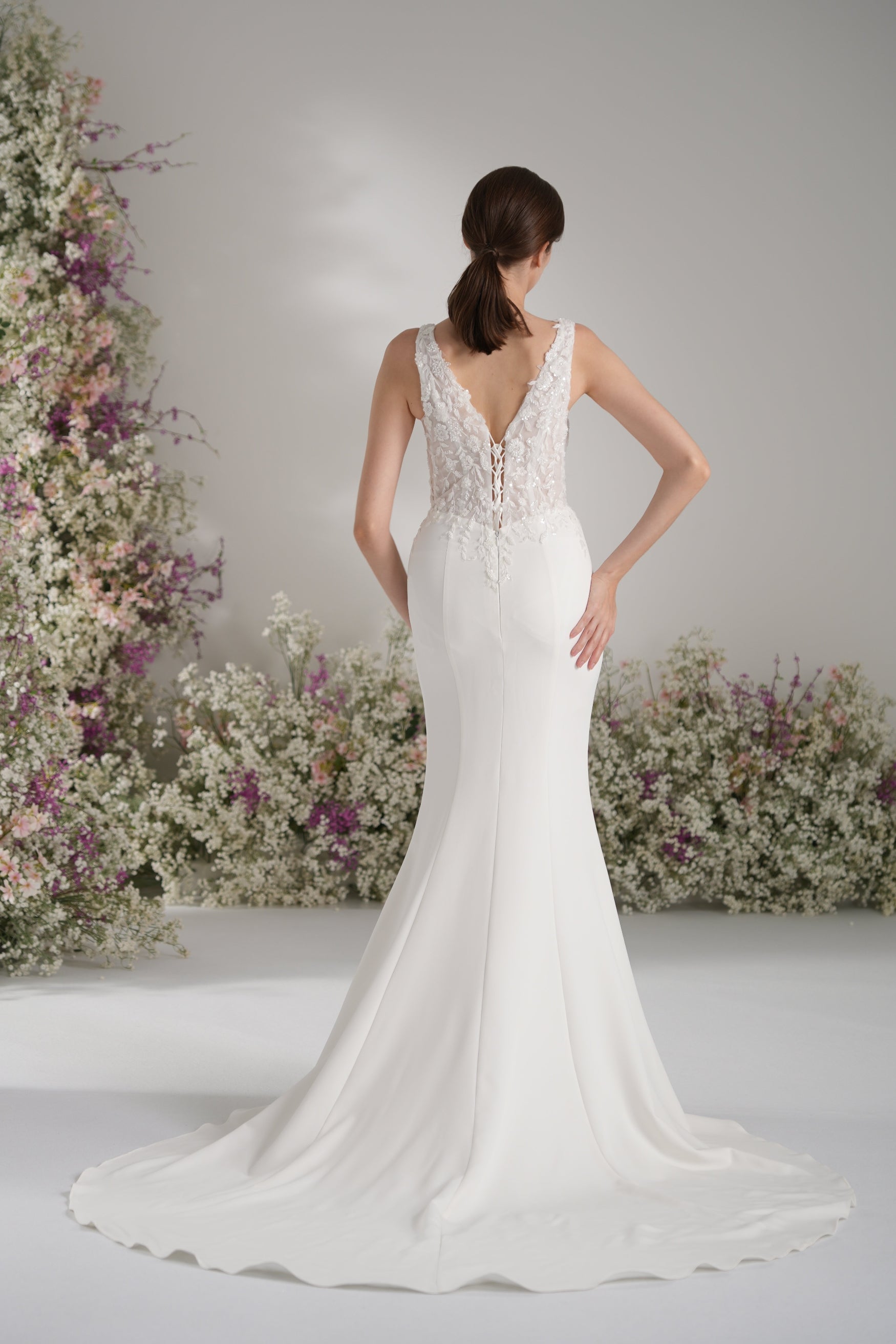 Trumpet/Mermaid Spaghetti Strap Deep V Neck Sleeveless Lace Applique Sexy Wedding Dress  With Court Train