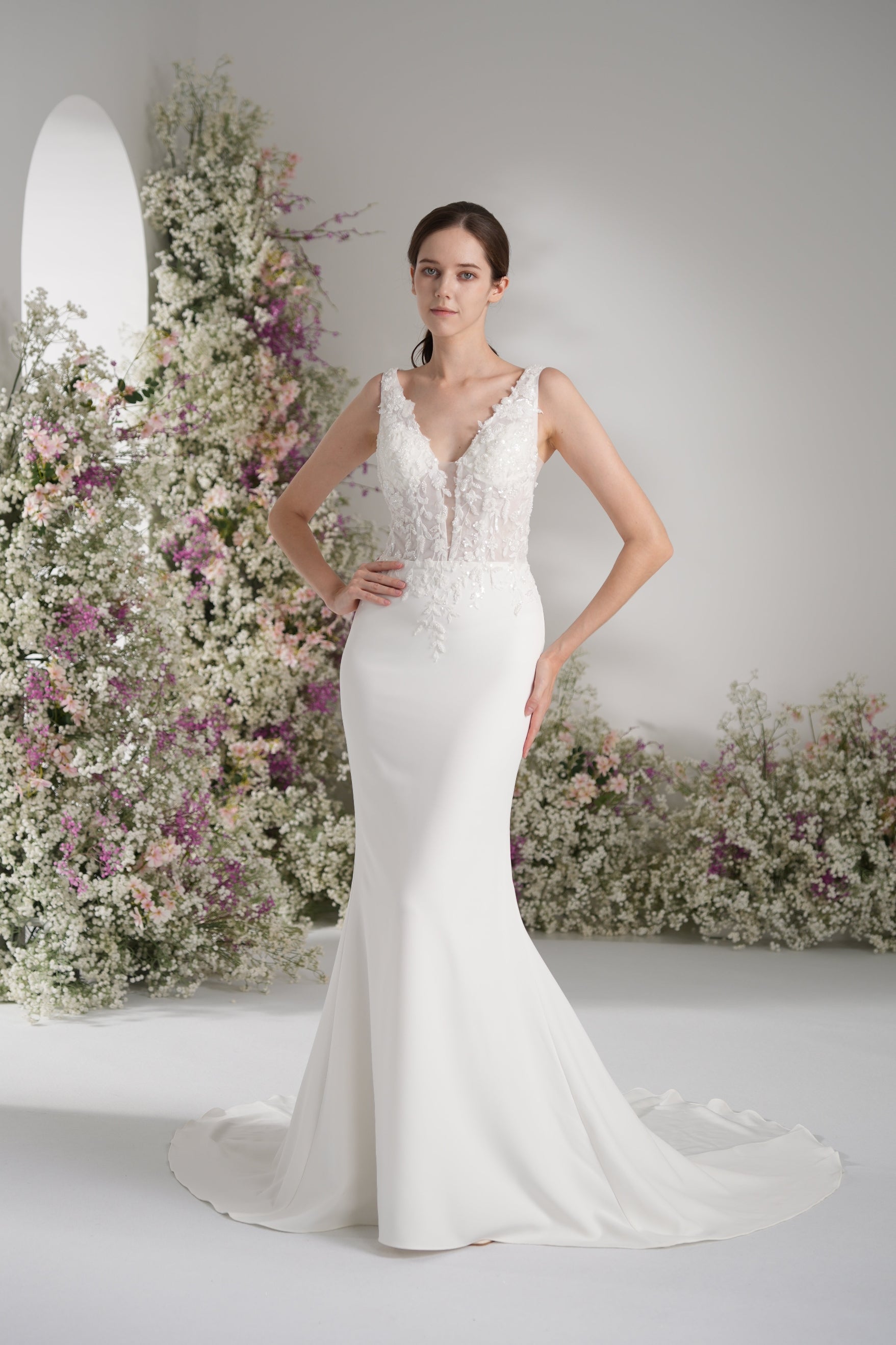 Trumpet/Mermaid Spaghetti Strap Deep V Neck Sleeveless Lace Applique Sexy Wedding Dress  With Court Train