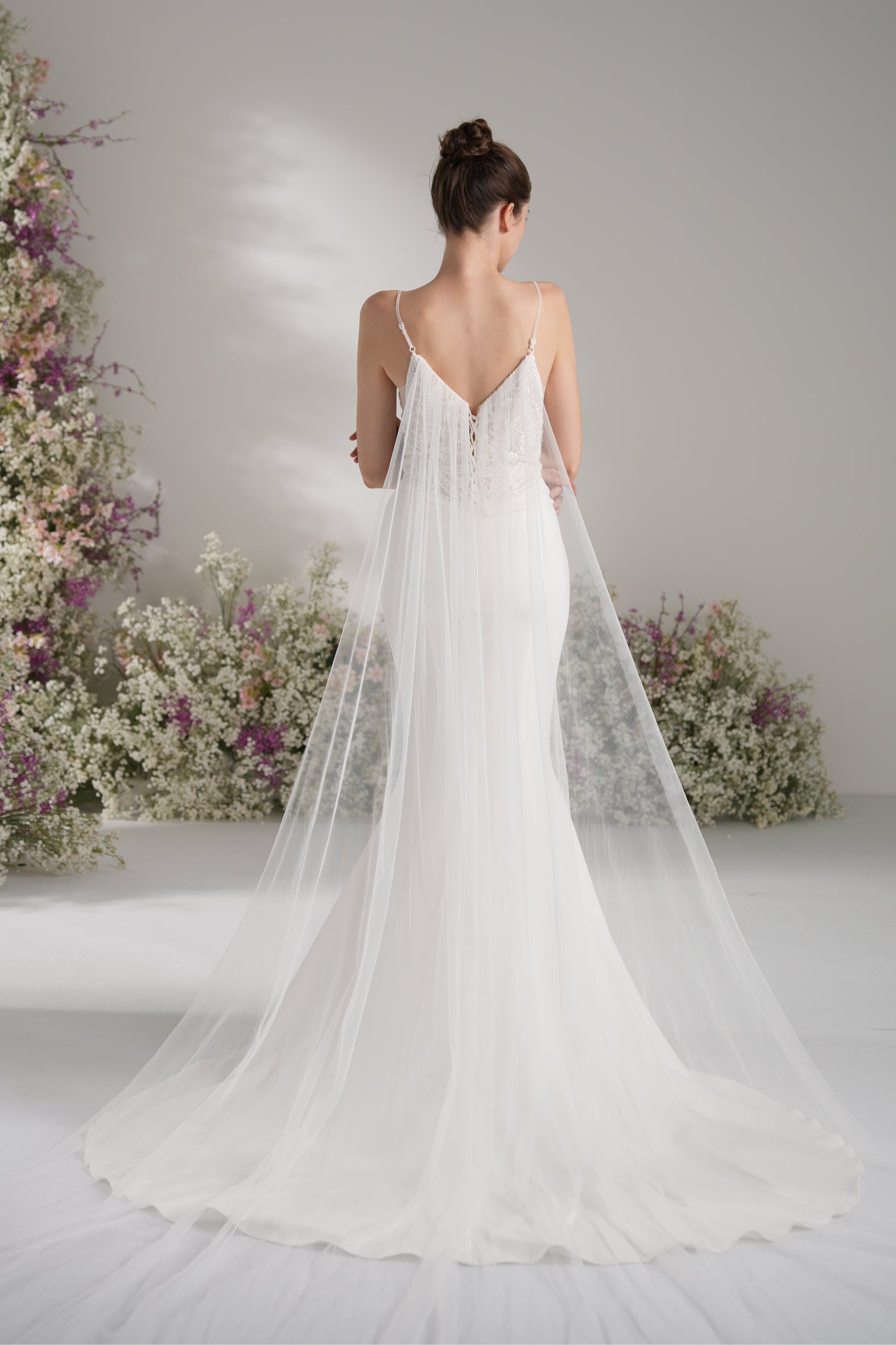 Trumpet/Mermaid Spaghetti Strap V Neck Sleeveless Lace Cape Mesh Wedding Dress With Court Train