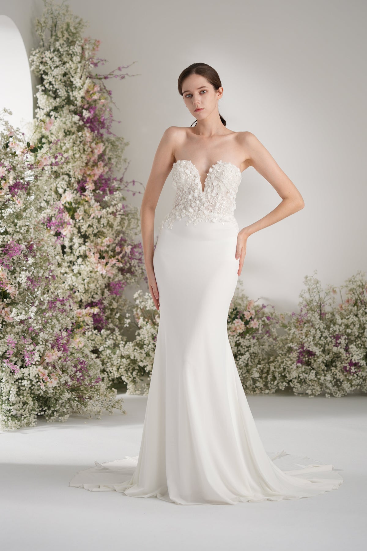 Trumpet/Mermaid Sweetheart Long Sleeve Applique Lace Beading Sexy Wedding Dress with Court Train