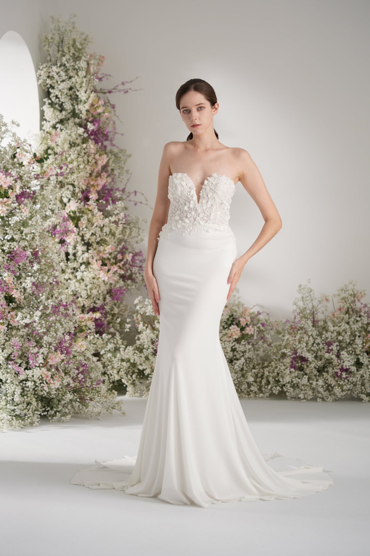 Trumpet/Mermaid Sweetheart Long Sleeve Applique Lace Beading Sexy Wedding Dress with Court Train