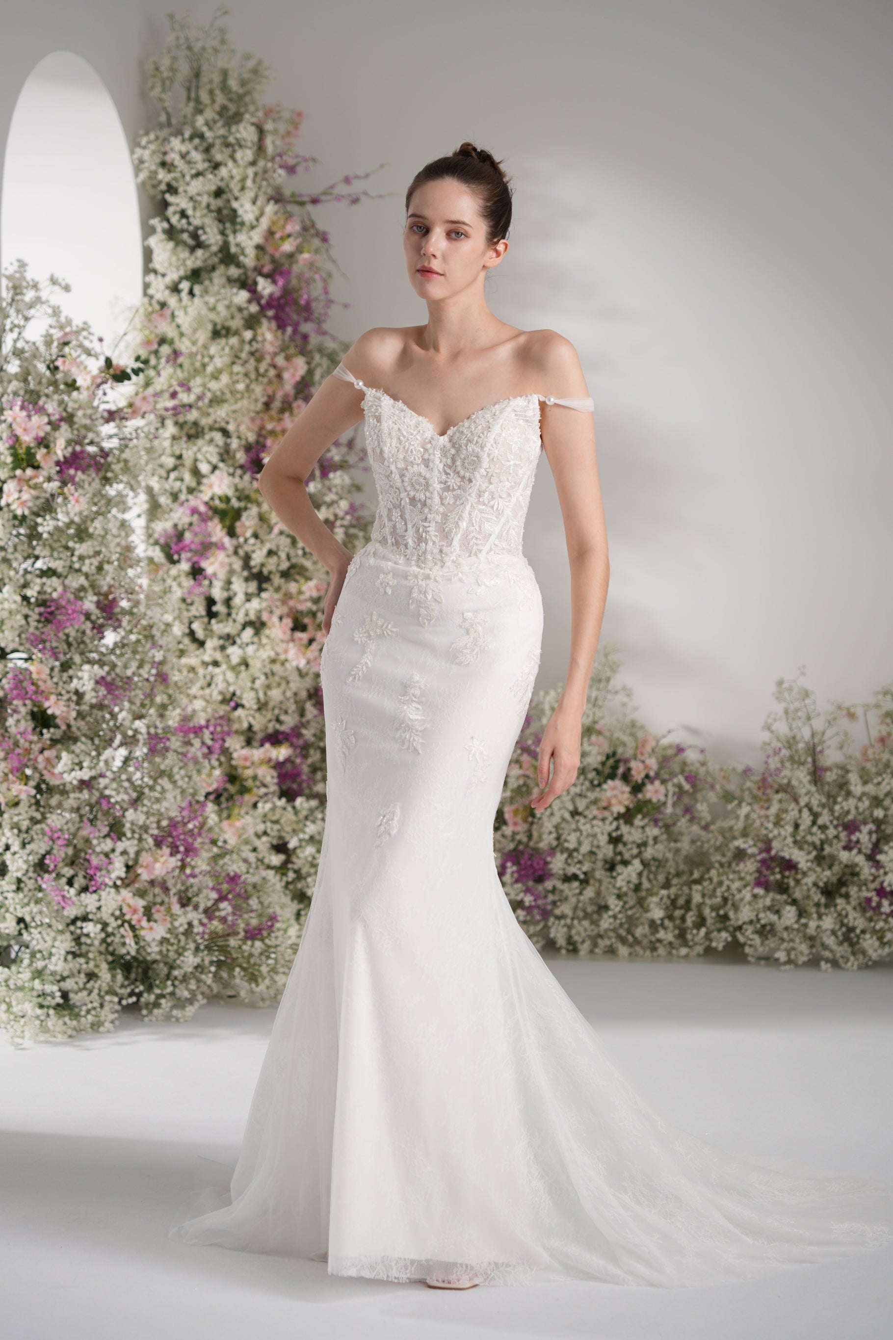 Trumpet/Mermaid Sweetheart Sleeveless Lace Applique Sexy Wedding Dress With Court Train